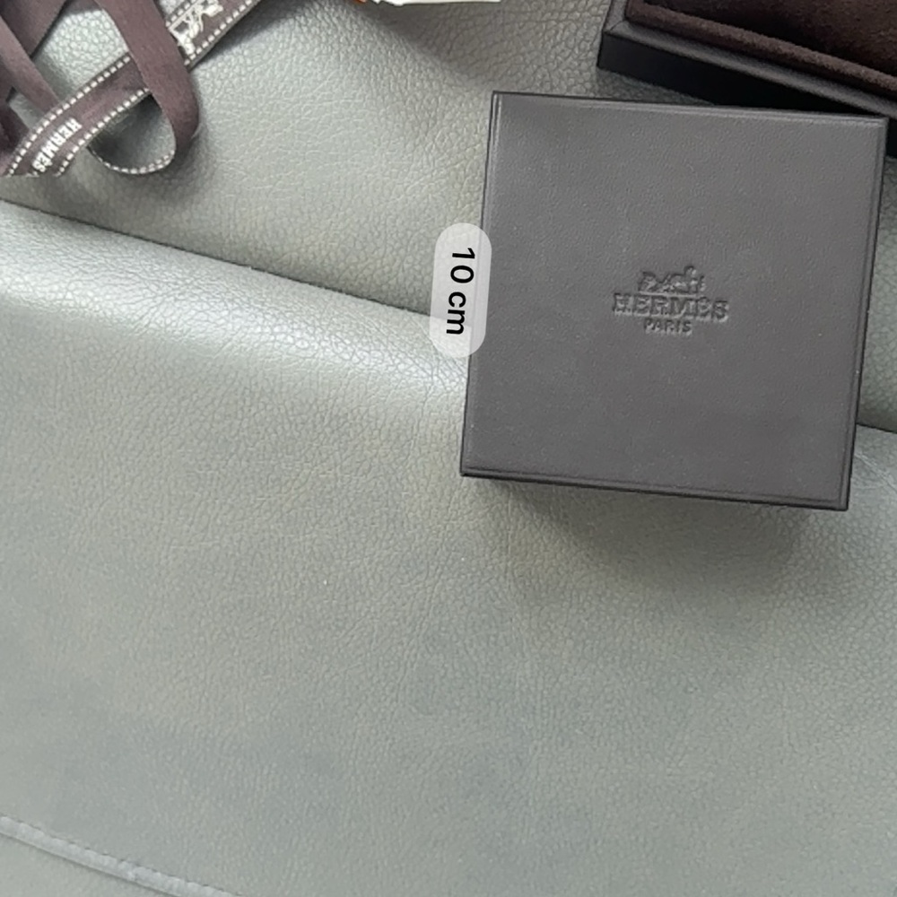 Hermès Gray Box with Ribbon - Picture 5 of 11